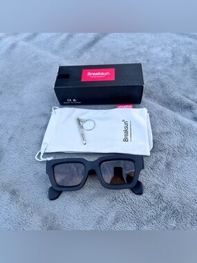 NWT! Breaksun Trendy Thick Frame Matte Black Rectangle Sunglasses - Brown Lenses
